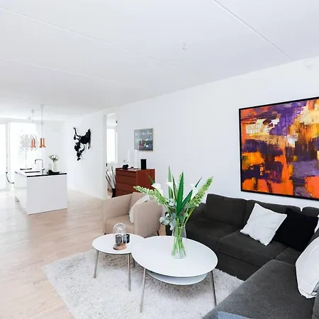 Beautiful High-end With Huge Balcony *