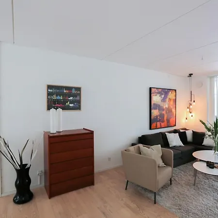 Beautiful High-end With Huge Balcony *